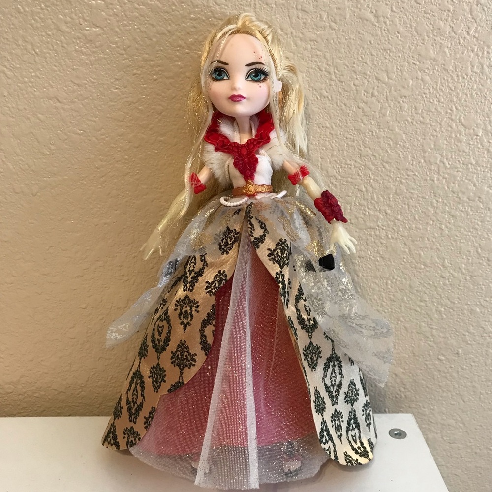 EAH Ever After High Thronecoming Apple White Doll